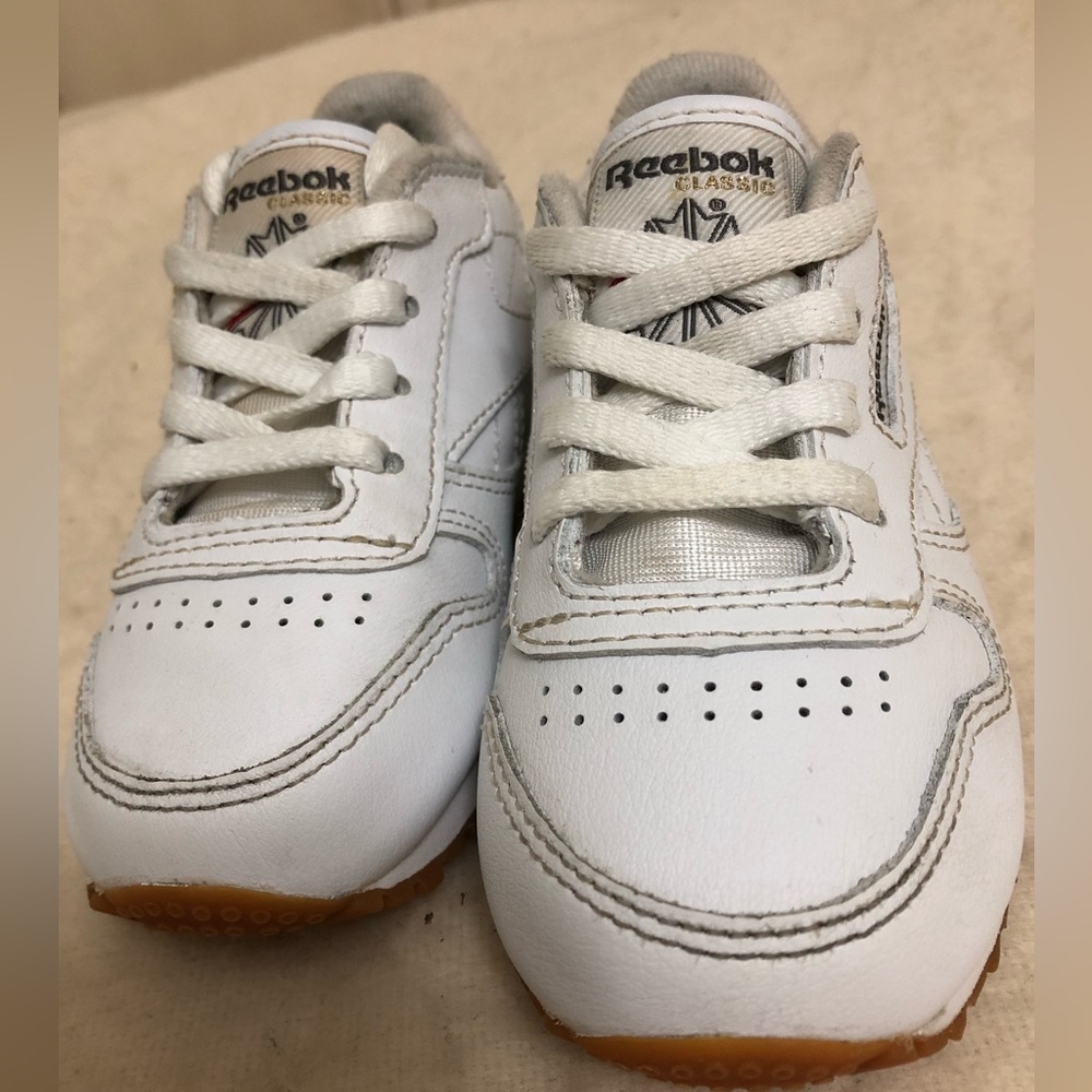 Reebok White Toddler Classics. Size 6